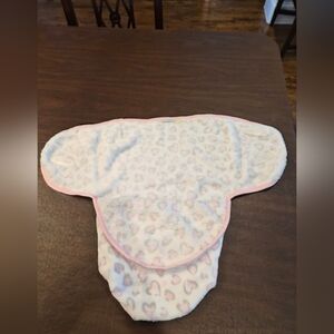 Lovespun Infant Baby Heart Pattern Swaddler Soft Fleece with Pink Trim NWOT